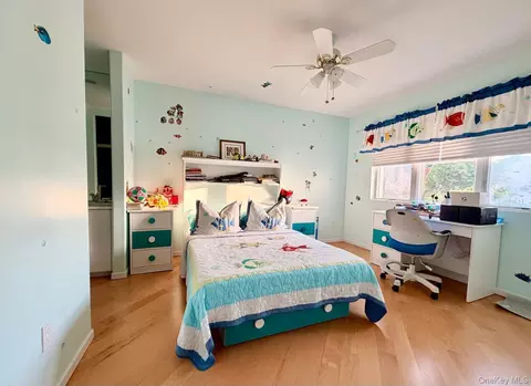 Bedroom - 18 Pine Tree Ln, Westhampton, NY 11977 photo 3 of 3