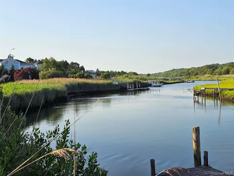 View/Area - 18 Pine Tree Ln, Westhampton, NY 11977 photo 1 of 2