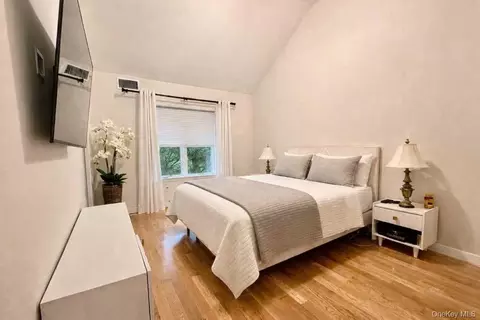 Bedroom - 18 Pine Tree Ln, Westhampton, NY 11977 photo 2 of 3