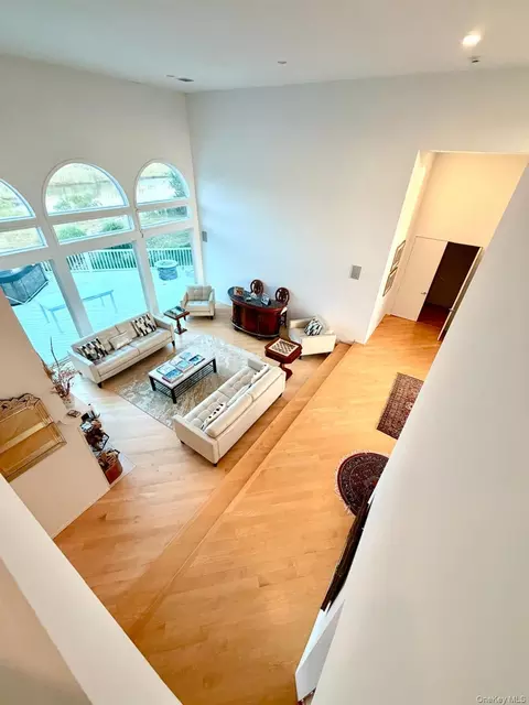 Living - 18 Pine Tree Ln, Westhampton, NY 11977 photo 2 of 3