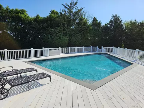 Exterior - 18 Pine Tree Ln, Westhampton, NY 11977 photo 5 of 8