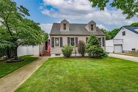 24207 83rd Ave, New York, NY 11426
