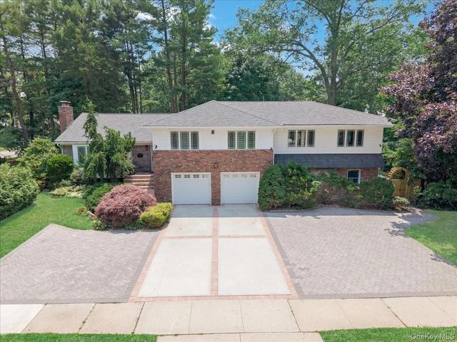 78 Poplar St, Garden City, NY 11530