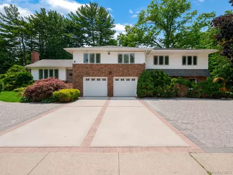 78 Poplar St, Garden City, NY 11530