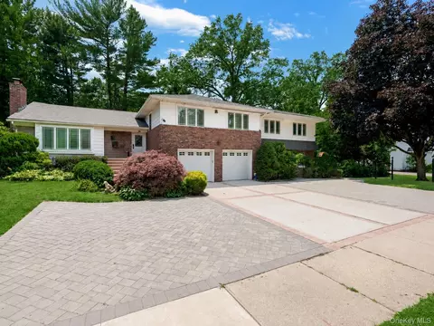 78 Poplar St, Garden City, NY 11530