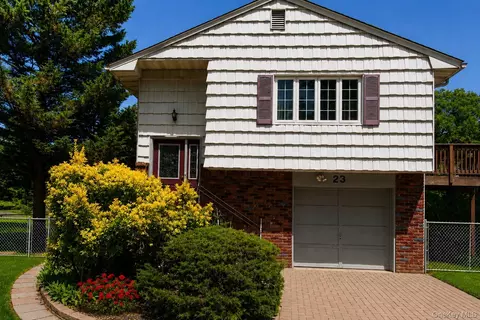 23 Brennan St, Huntington, NY 11743