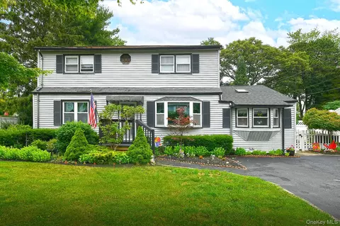 11 Bonnybill Dr, Centereach, NY 11720