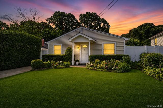 48 Oakmont Ave, Selden, NY 11784