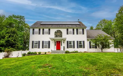 10 Marino Dr, Wallkill, NY 12589