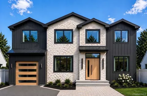 28 Choir Ln, Westbury, NY 11590