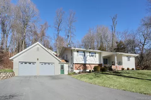 9 Charlotte Dr, Ramapo, NY 10977