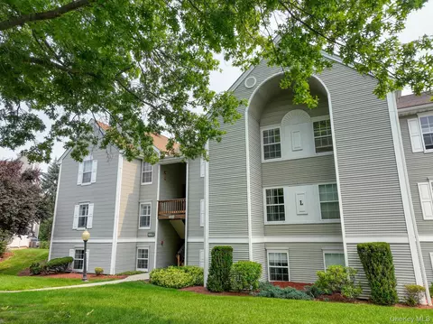 1130 Washington Grn, New Windsor, NY 12553