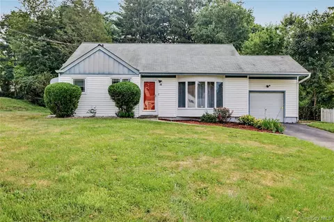 19 Cynthia Rd, Cortlandt, NY 10567