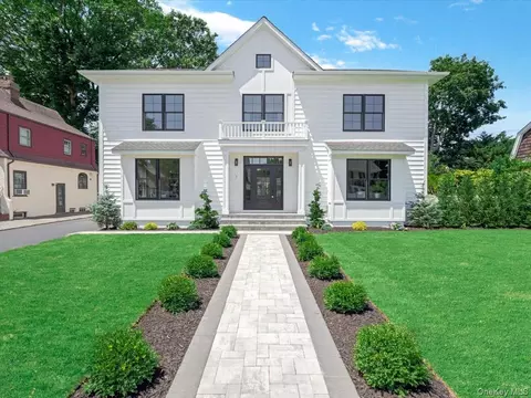 8 Brixton Rd, Garden City, NY 11530