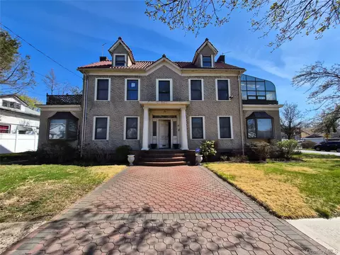 19404 110th Rd, Saint Albans, NY 11412