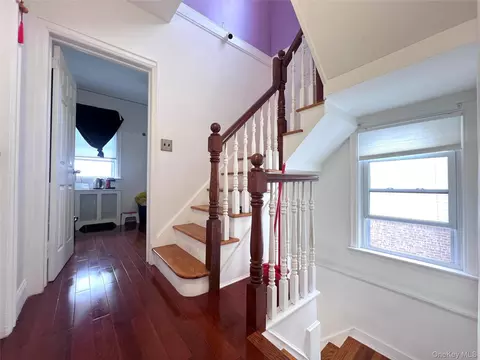 Entry Way - 1531 145th Pl, New York, NY 11357 photo 1 of 3