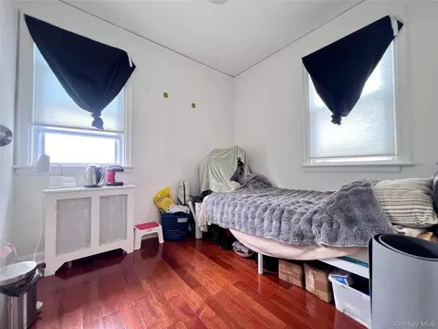Bedroom - 1531 145th Pl, New York, NY 11357 photo 5 of 9