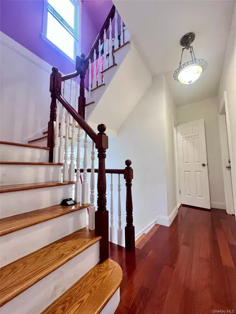 Entry Way - 1531 145th Pl, New York, NY 11357 photo 2 of 3