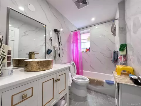 Bath - 1531 145th Pl, New York, NY 11357 photo 1 of 3