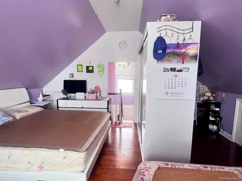 Bedroom - 1531 145th Pl, New York, NY 11357 photo 7 of 9