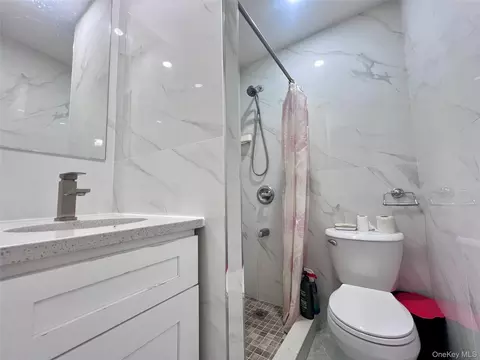 Bath - 1531 145th Pl, New York, NY 11357 photo 2 of 3