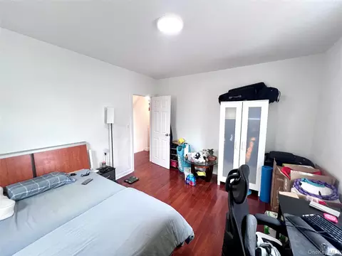 Bedroom - 1531 145th Pl, New York, NY 11357 photo 4 of 9