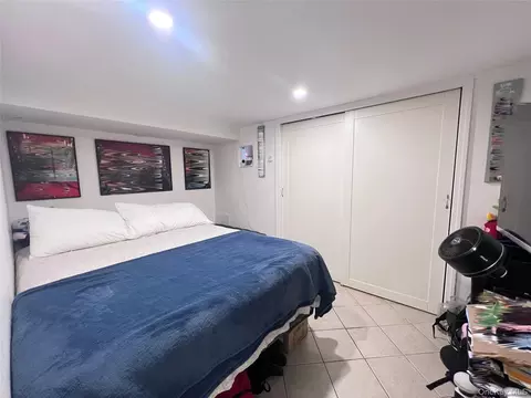 Bedroom - 1531 145th Pl, New York, NY 11357 photo 8 of 9