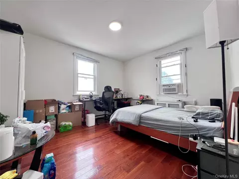 Bedroom - 1531 145th Pl, New York, NY 11357 photo 3 of 9
