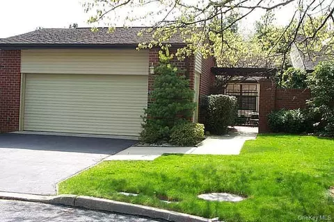 244 Estates Ter S, North Hempstead, NY 11030