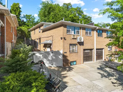 6915 Little Neck Pkwy, New York, NY 11004