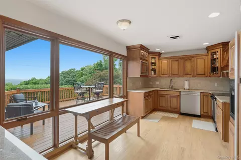 Kitchen - 6 Horizon Rd, Cornwall, NY 12518 photo 1 of 2