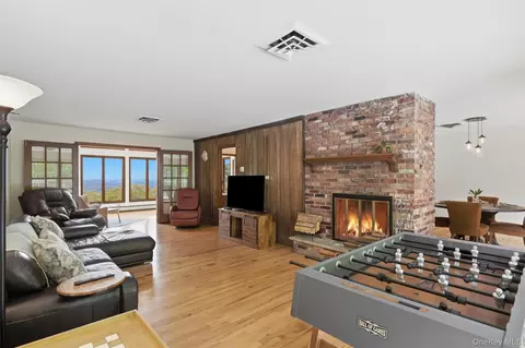 Living - 6 Horizon Rd, Cornwall, NY 12518 photo 1 of 2