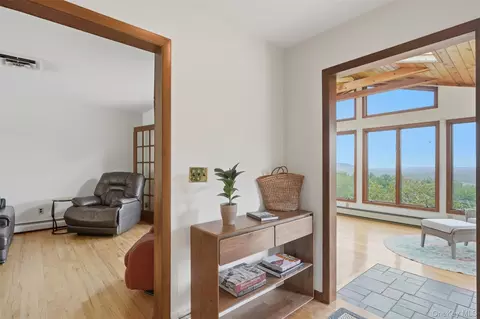Entry Way - 6 Horizon Rd, Cornwall, NY 12518 photo 1 of 4