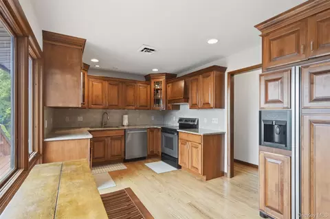 Kitchen - 6 Horizon Rd, Cornwall, NY 12518 photo 2 of 2