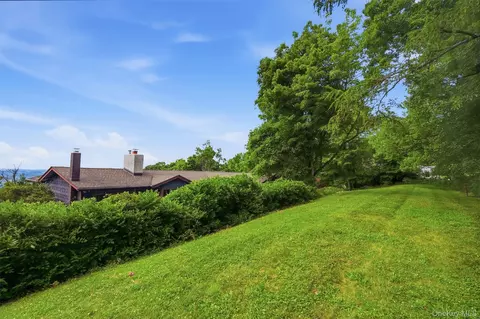 Exterior - 6 Horizon Rd, Cornwall, NY 12518 photo 6 of 7