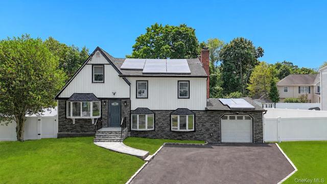 4 Ruby Ln, Huntington Station, NY 11746
