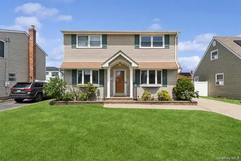 1016 Washington Ave, North Hempstead, NY 11590