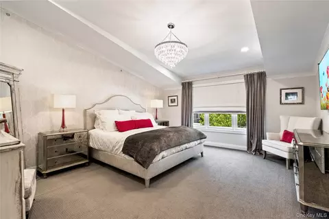 Bedroom - 55201 Spruce Pond Cir, Plainview, NY 11803 photo 1 of 2