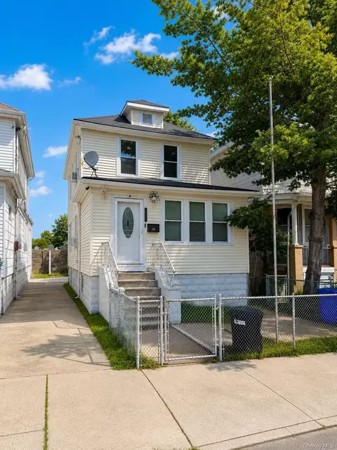 2729 Gifford Ave, New York, NY 10465