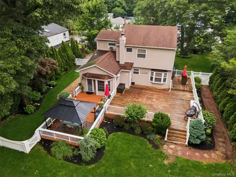 36 Champlin St, Ronkonkoma, NY 11779