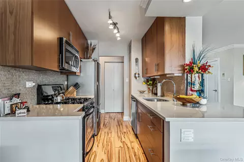18-15 215 St #14 G, New York, NY 11360