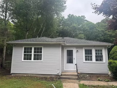 7 Candido Ave S, Shirley, NY 11967
