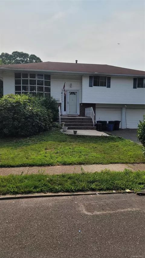 124 Wright Ave, Deer Park, NY 11729
