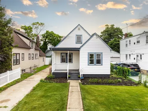 28 Cammerer Ave, East Rockaway, NY 11518
