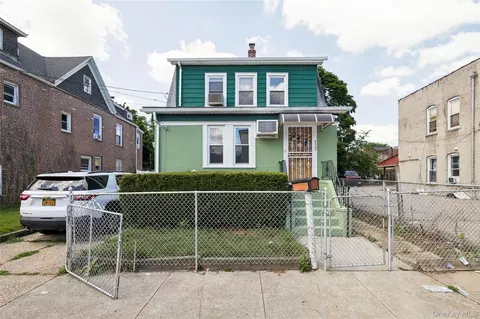 8430 129th St, New York, NY 11415