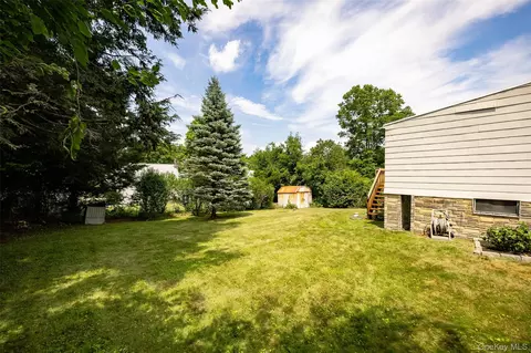 Exterior - 5 Willow Rd, Beacon, NY 12508 photo 5 of 8