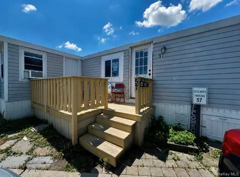 150 Main St UNIT 57, Islip, NY 11751