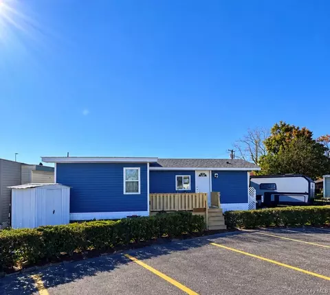 150 Main St UNIT 57, Islip, NY 11751