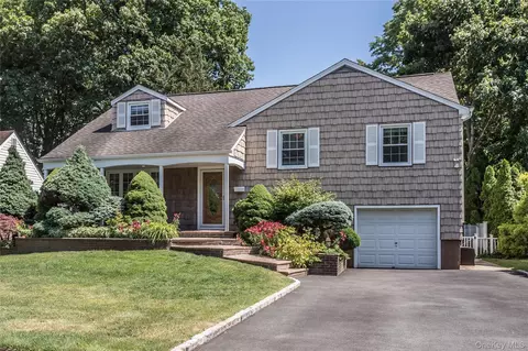 138 Brook St, Garden City, NY 11530