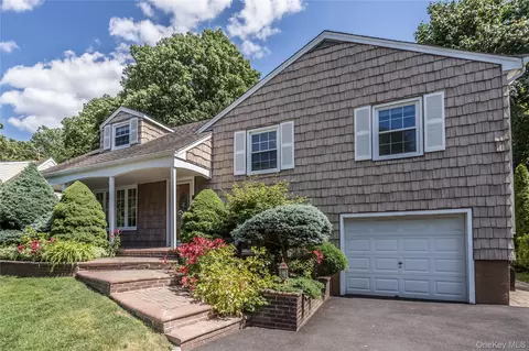 138 Brook St, Garden City, NY 11530